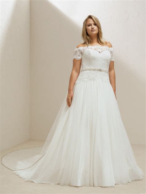 Whatever you're shopping for, we've got it. Plus-size lace princess wedding dress | Pronovias