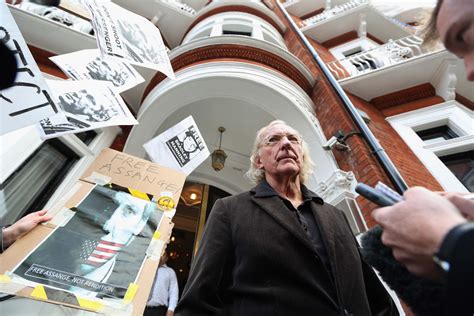 Photo Reveals Uk Police Arrest Plan For Assange Cnn