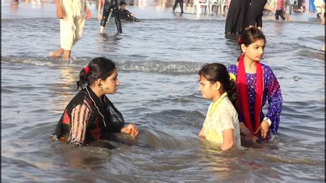 Pakistanis Cool Off At A Beach On The Arabian Sea During A Heat Wave In