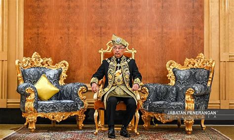 A young man of 47, he symbolises the historical continuity of the country, the colonial powers notwithstanding. Sisi Luar Biasa Yang di-Pertuan Agong - Hari Keputeraan ...