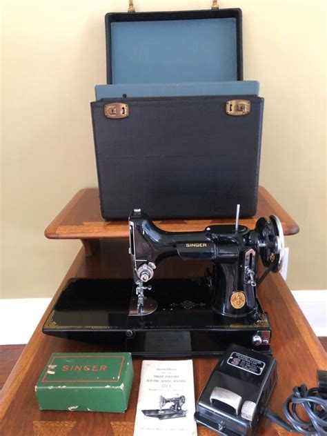 Lovely 1934 Singer School Bell Featherweight 221 Sewing Etsy Sewing Machine Singer Vintage