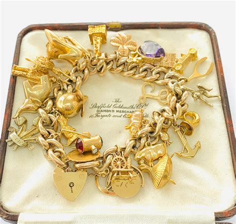 Superb Heavy Vintage 9ct Gold Charm Bracelet With 29 Charms
