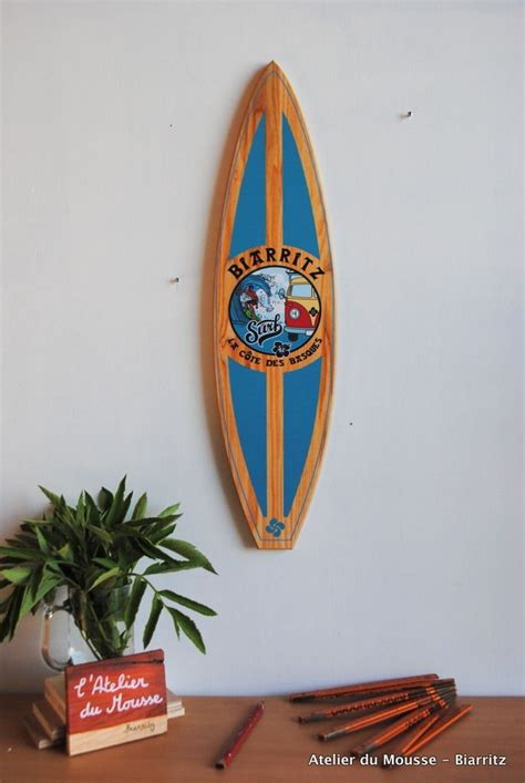 ● surf 1965 brevet affiche (fond noir) ; Planche de surf de décoration en bois modèle22 turquoise ...