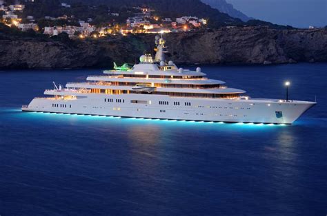 The vessel can accommodate a total of 45 staff, crew and guests. El TOP 10 de los mega yates más caros del mundo, propiedad ...