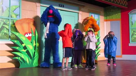 This complete episode also focuses on sign language and physical movement. Elmo Play Zoe Says : Get up and dance along to elmo's ...