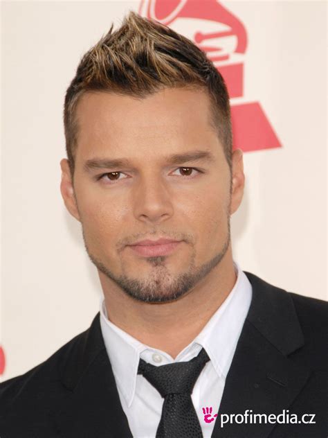 After leaving the group, he moved to new york. Ricky Martin | Promi frisuren, Haar styling, Ricky martin