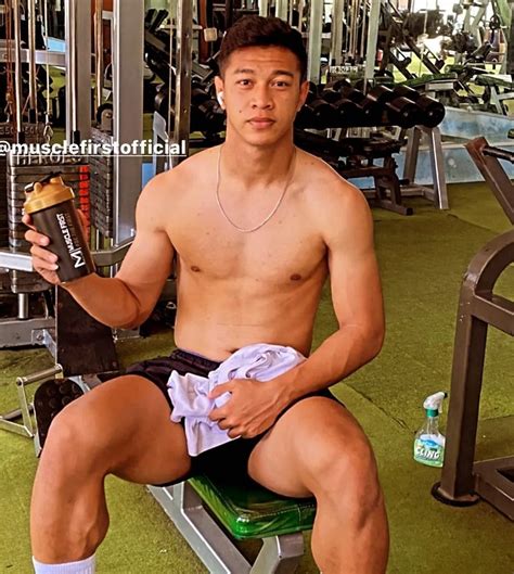 Mrvvip On Twitter M Sabillah Shirtless On Gym Snaps Sportwatch