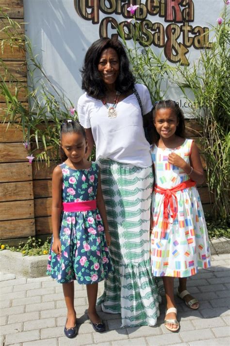 .ainda em 2018, glória maria compartilhou uma foto ao lado das filhas, laura e maria, e da mãe o que aconteceu com você e seu cabelo não é um problema nosso! EGO - Glória Maria faz festa de aniversário para as filhas ...