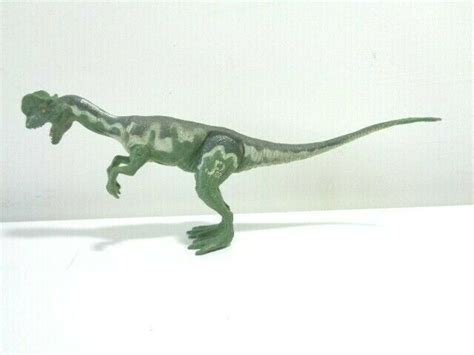 Official Jurassic Park Model Toy Dinosaur Jp02 Dilophosaurus Spitter