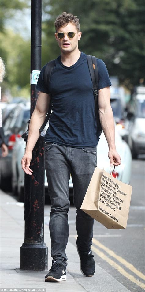 Jamie Dornan Fazendo Compras Com A Família Hollywood News