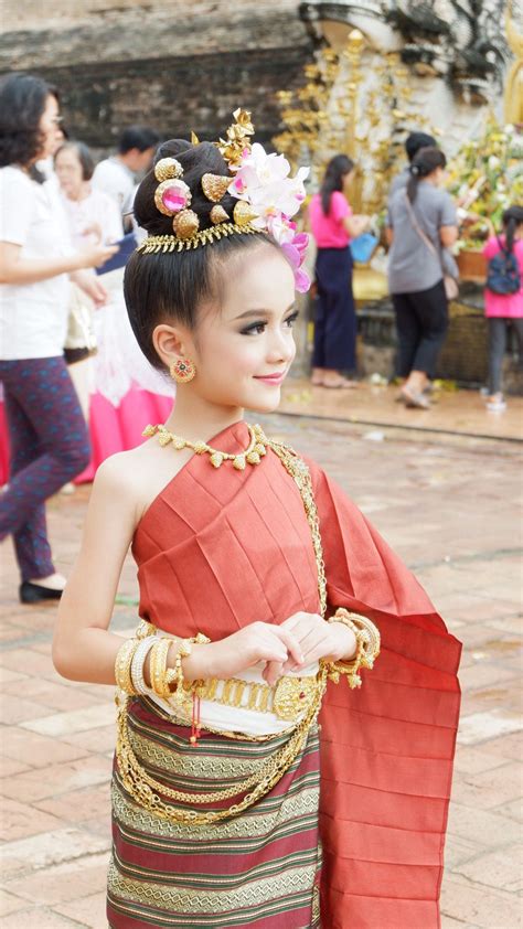 pin-by-nippit-nimit-on-thai-dress-thai-traditional-dress,-thai-dress,-traditional-dresses