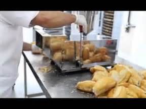Máquina de passar manteiga no pão YouTube