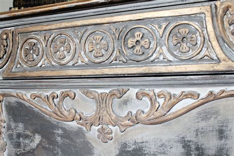 Versandkostenfrei ab 30€ · 10% gutschein sichern Black and Gold Distressed Dresser | Hometalk