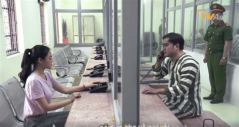 Nsnd hoàng dũng đã ra đi và để lại cho đời một kho tàng phim ảnh toàn những tác phẩm chất lượng. Lộ hình ảnh Khải vũ phu trong "Về nhà đi con" phải đi tù