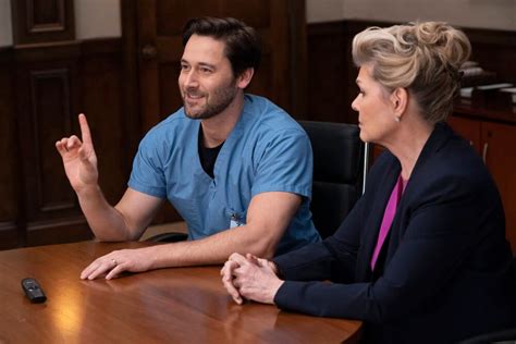 New Amsterdam Season 2 Episode 17 Photos Preview Of Liftoff In 2020