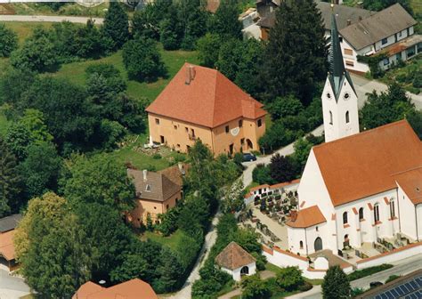 So können schwerpunkte gesetzt werden und die veranstaltung ist genau auf die teilnehmer zugeschnitten. Schloss Peterskirchen • Schloss » outdooractive.com
