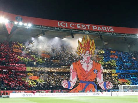 Goku Rouba A Cena Em Jogo Do Paris Saint Germain