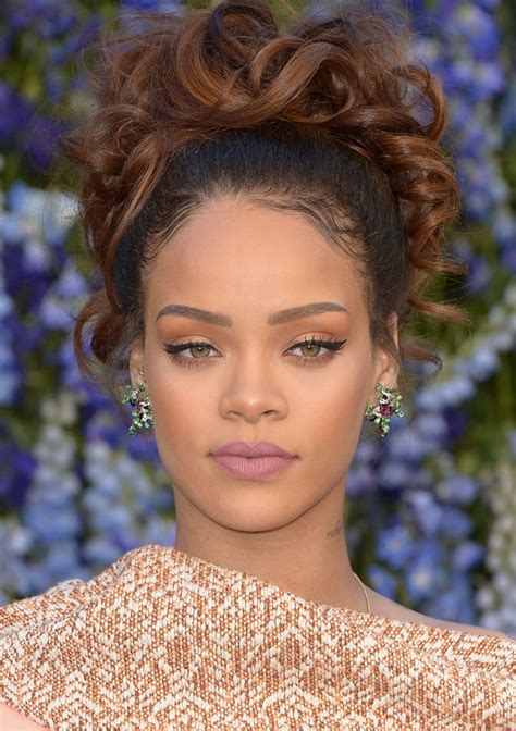 Many people hold celebrities in high regard, therefore the term celebrity. it indicates that they are being praised for what they are doing or have done. The 30 Best Celebrity Makeup Looks of 2015 | Glamour