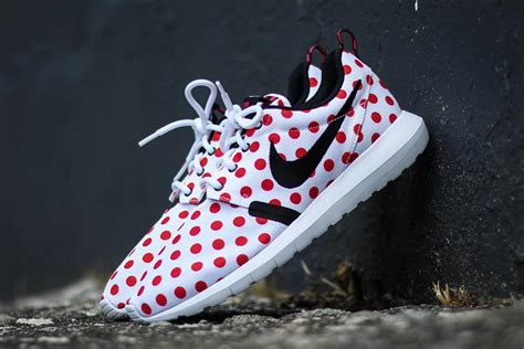 Polka Dot Nike Roshes In Four Colors Are Available Now