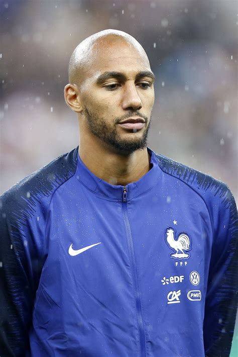 The football player his starsign is sagittarius and he is now 32 years of age. Steven Nzonzi, le n°15