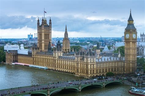 10 Top Tourist Attractions In London London Attractions Castles In
