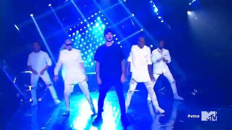 Justin Bieber Performs “where Are U Now” At The 2015 Vmas The