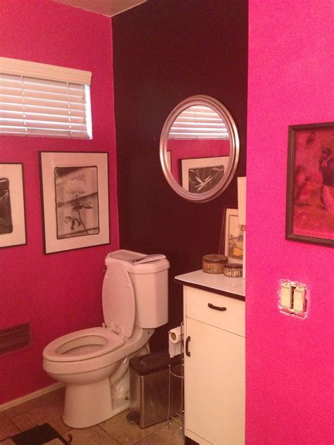 Whether you want soft and serene or hot and hyper, we flush out all the inspiration in this gallery of 51 inspirational pink bathroom designs. Hot pink and black bathroom | Black bathroom, Home decor ...