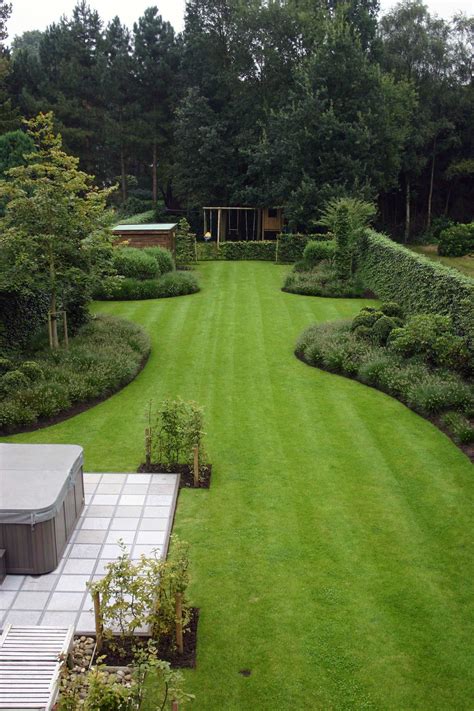 29 Elegant Large Front Yard Landscaping Inspirations In 2020 Large