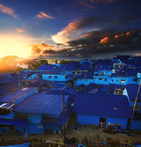 Ke rumah biru di kampung baru. kampung biru arema