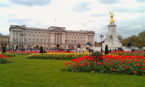 Buckingham palace is not only the home of the queen and prince philip but also the london residence of the the flag is split into four quadrants. Buckingham Palace, London | 2benny | Flickr