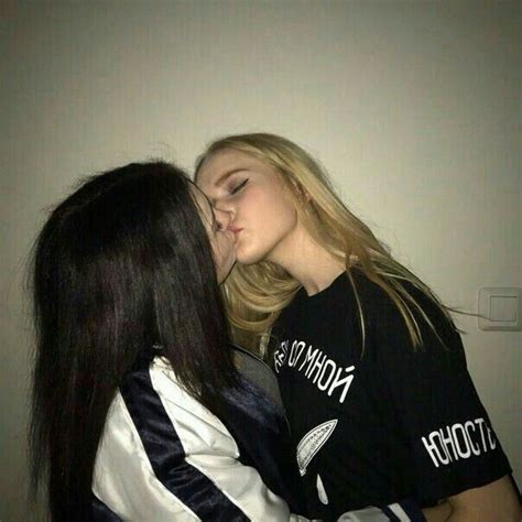 Lesbian Love Lgbt Love Cute Lesbian Couples Cute Couples Goals Girl Sex Lesbians Kissing
