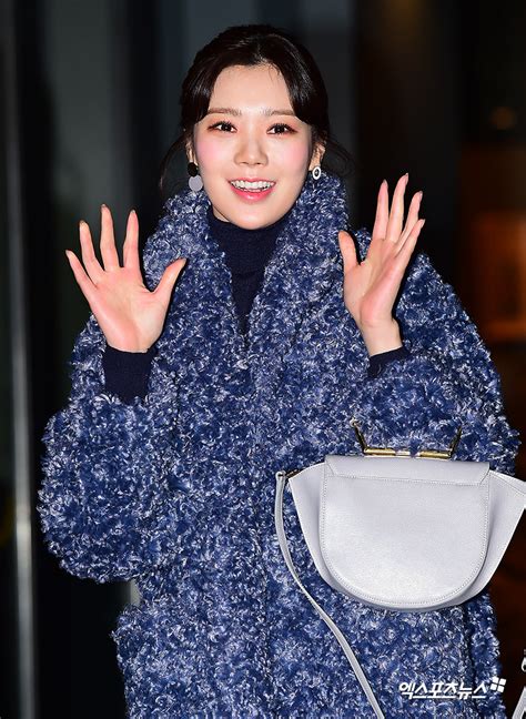 휴대전화로 본인 노래와 가장 자신. 리지 '고급스러운 퍼 코트'엑's HD포토
