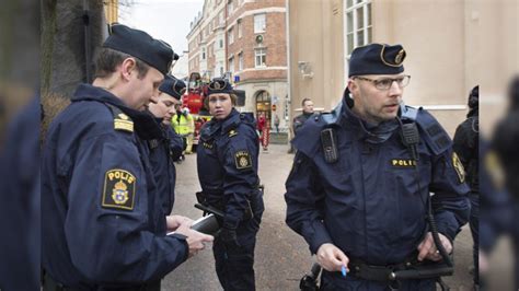 Copulating In A Car Dont Forget The Handbrake Advises Sweden Police