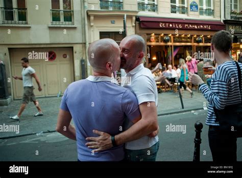 Gays men paris france gay pride Fotos und Bildmaterial in hoher Auflösung Alamy