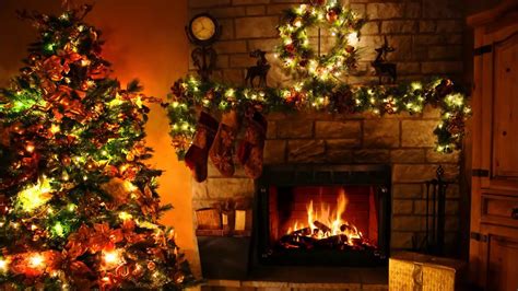 Kaminfeuer An Weihnachten Mit Tannenbaum Und Lichter Zum Entspannen Und