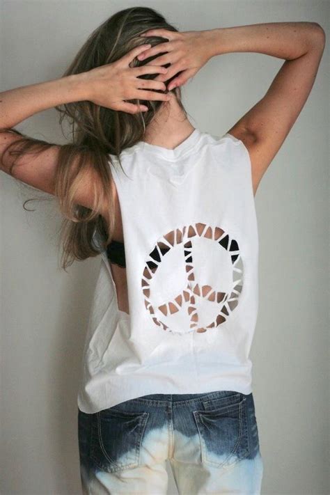 Casual chic cut shirt designs t shirt reconstruction. 25 DIY T-Shirt Cutting Ideas for Girls - Hative