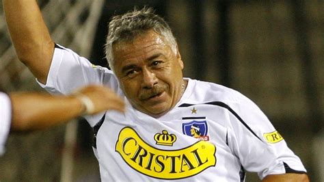 King of the square meter, portuguese. Carlos Caszely: Me gustaría estar en el estadio cuando ...
