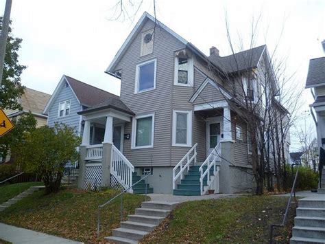 Downtown apartment rentals and house rentals in milwaukee: 2214 S Allis Street - 2 Bedroom Bayview Upper - Apartment ...