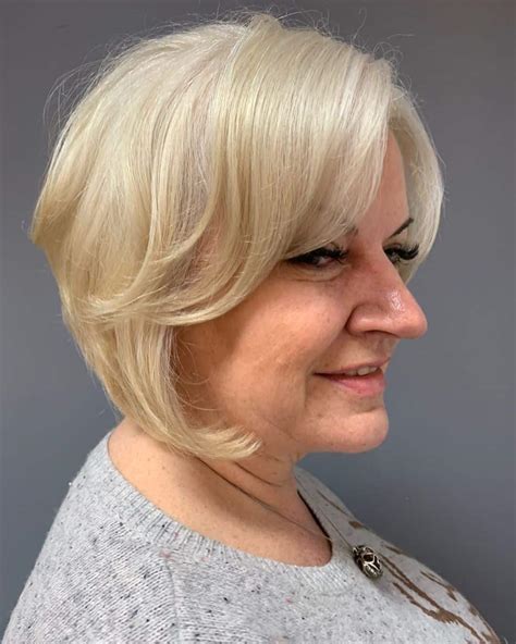 Hair gets finer with age. 15 Slimming Short Hairstyles for Women Over 50 with Round ...