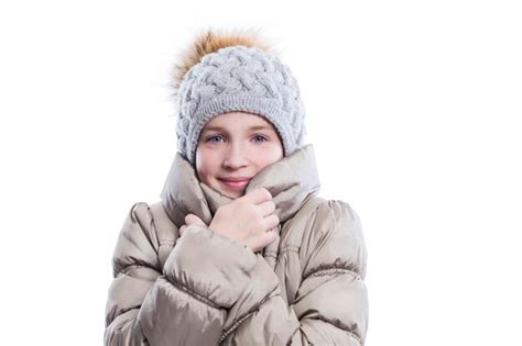 Adolescente Sonriente En Una Chaqueta C Lida Y Un Gorro De Punto Con Un