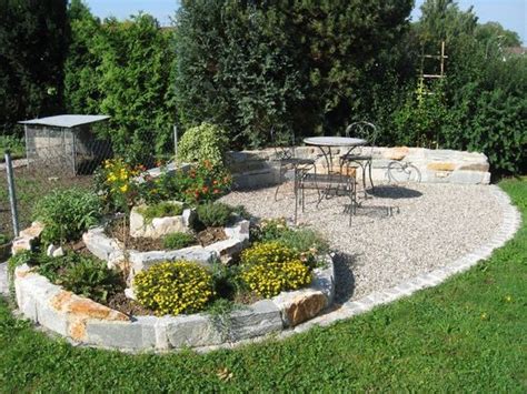 Man kann sogar mehrere lieblingsplätze anlegen, denn die sonne wandert im tagesverlauf und so kann ein sitzplatz, der morgens in der. kräuterschnecke mit sitzplatz - Google-Suche | Garten ...