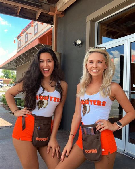 two hooters r hooters