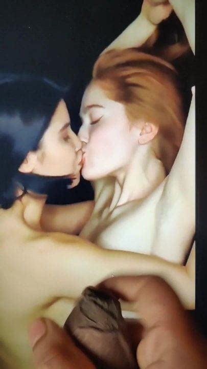 lesbian kissing xhamster