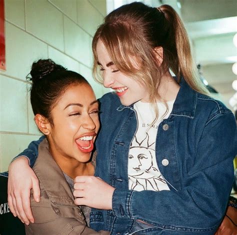 sabrina carpenter and liza koshy work it movie dançarina clichê pessoa