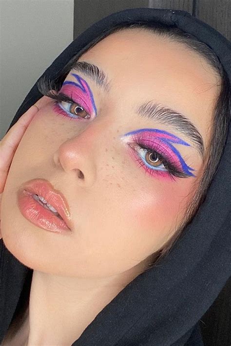 Cool Makeup Looks That Ll Blow Your Mind Pink And Blue Flame Eye