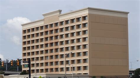Located in chicago, holiday inn o'hare, an ihg hotel is near the airport and near a metro station. Eisenhower Avenue Holiday Inn in Alexandria to reopen, not ...