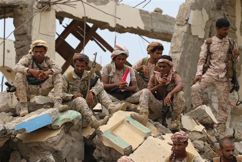Yemeni Military Leaders Abandon Hadi Following Houthi Offer Of Amnesty