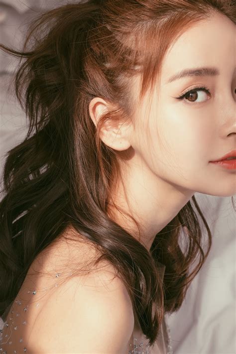 楊穎, born 28 february 1989), better known by her stage name angelababy, is a model, actress, and singer based. Angelababy分享180123 微博之夜Angelababy美图分享 性感力MAX的仙女颖过分灵动 ...