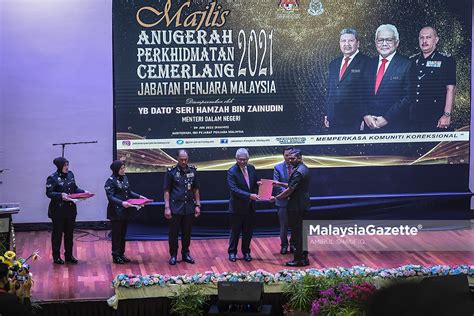 Hamzah Zainudin Di Anugerah Perkhidmatan Cemerlang Jabatan Penjara Malaysia