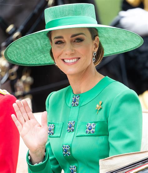 How Kate Middletons Emerald Trooping The Colour Dress Nods To Her New